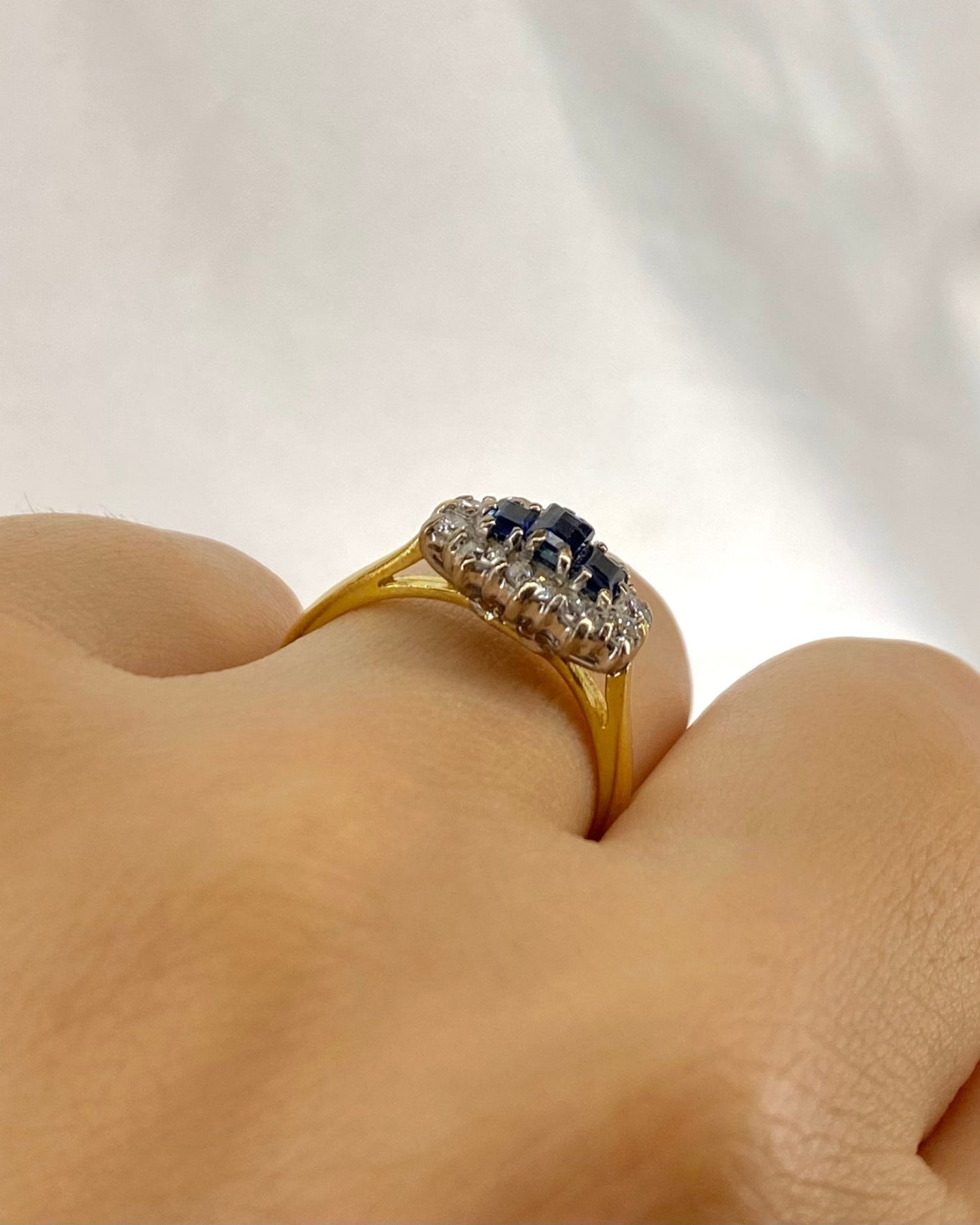 Bague Rivière 3 Saphirs &amp; 8 Diamants &quot;Zélie&quot; - Elliade Paris