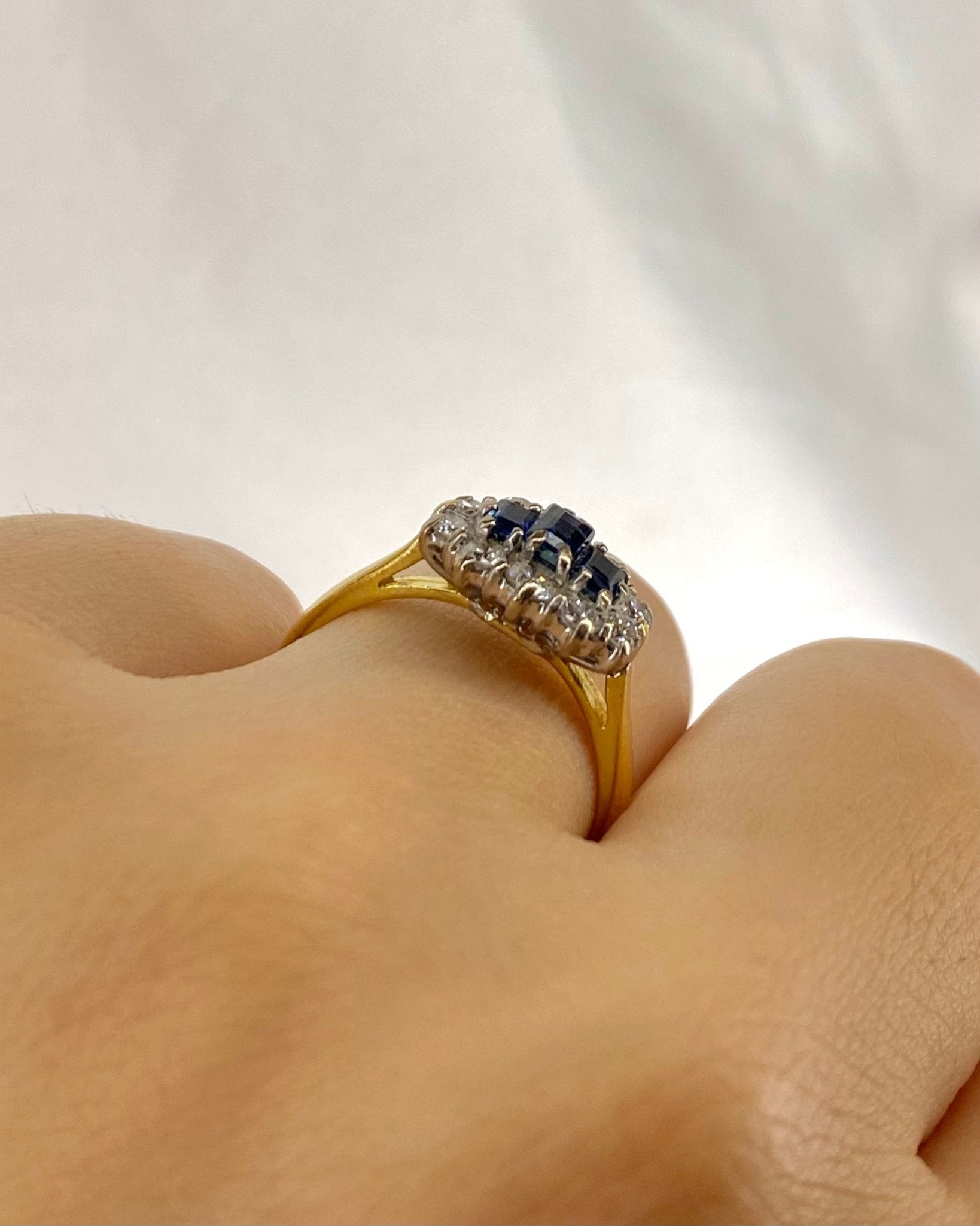 Bague Rivière 3 Saphirs &amp; 8 Diamants "Zélie" - Elliade Paris