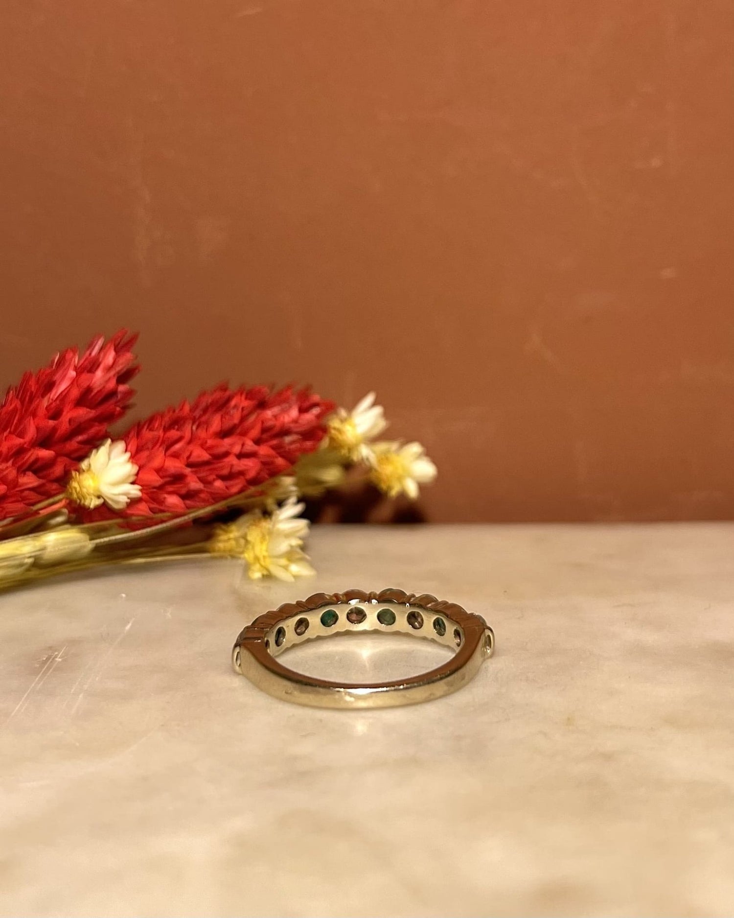 Bague Rivière 4 Emeraudes &amp; 5 Diamants &quot;Julianne&quot; - Elliade Paris