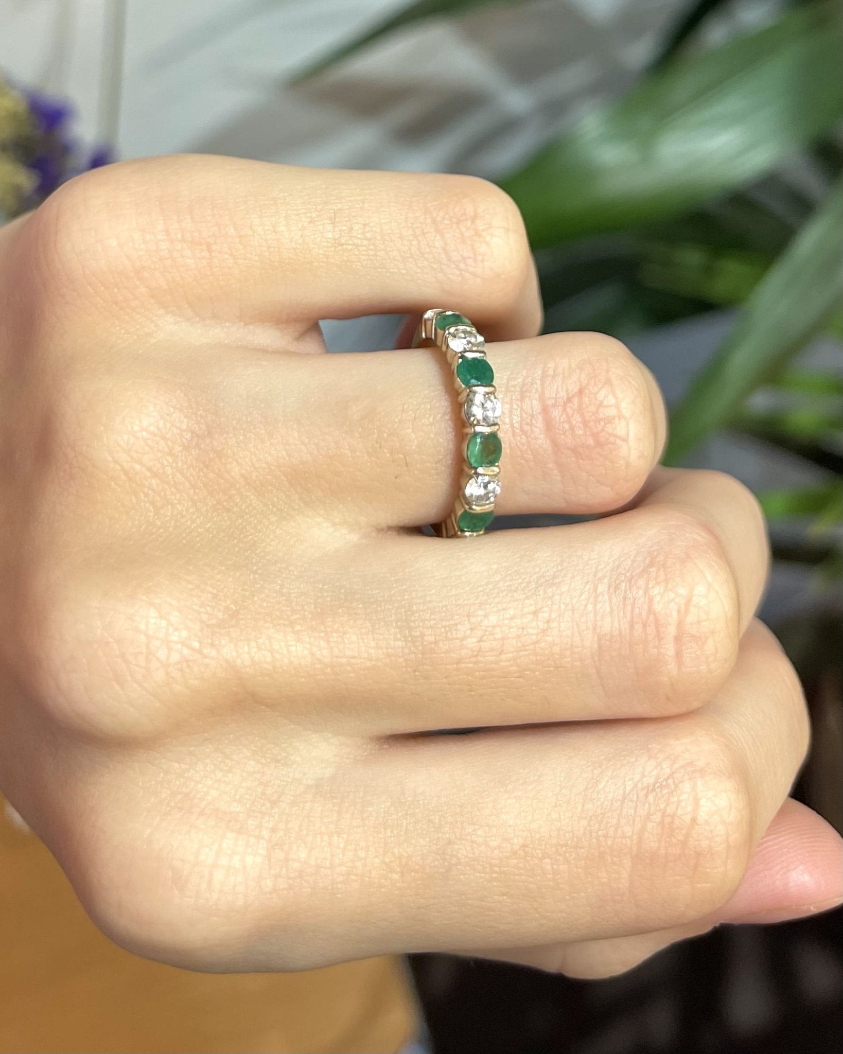 Bague Rivière 4 Emeraudes &amp; 5 Diamants "Julianne" - Elliade Paris