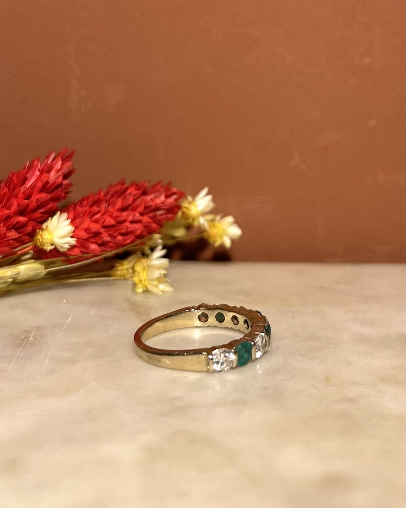 Bague Rivière 4 Emeraudes &amp; 5 Diamants "Julianne" - Elliade Paris