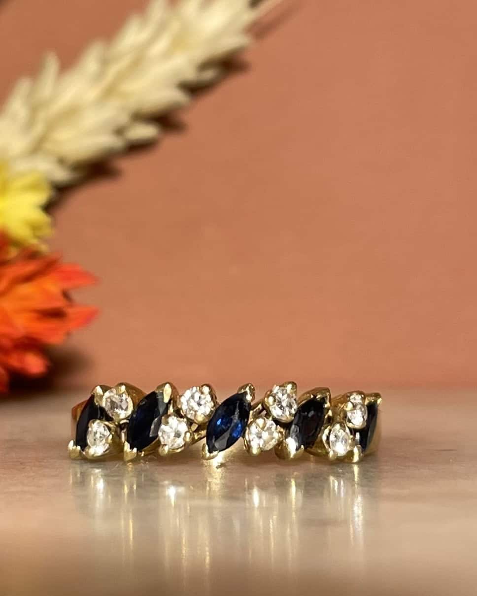 Bague Rivière 5 Saphirs &amp; 8 Diamants "Liona" - Elliade Paris