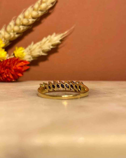 Bague Rivière 5 Saphirs &amp; 8 Diamants &quot;Liona&quot; - Elliade Paris