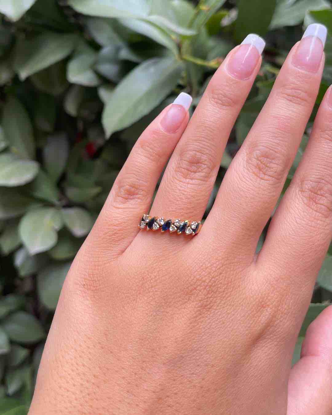 Bague Rivière 5 Saphirs &amp; 8 Diamants &quot;Liona&quot; - Elliade Paris