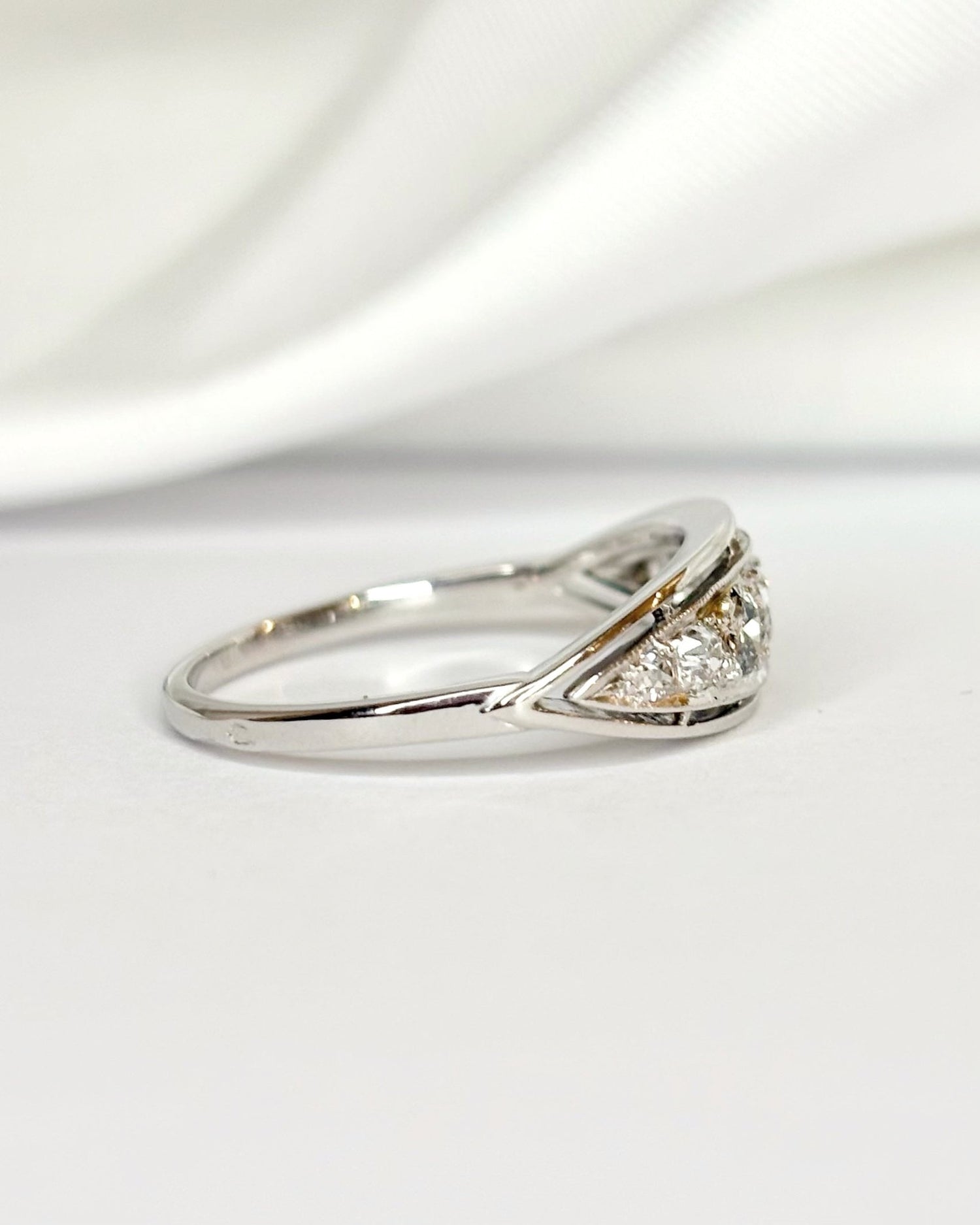 Bague Rivière Art Déco Diamants 0.42 carat "Anita" - Elliade Paris