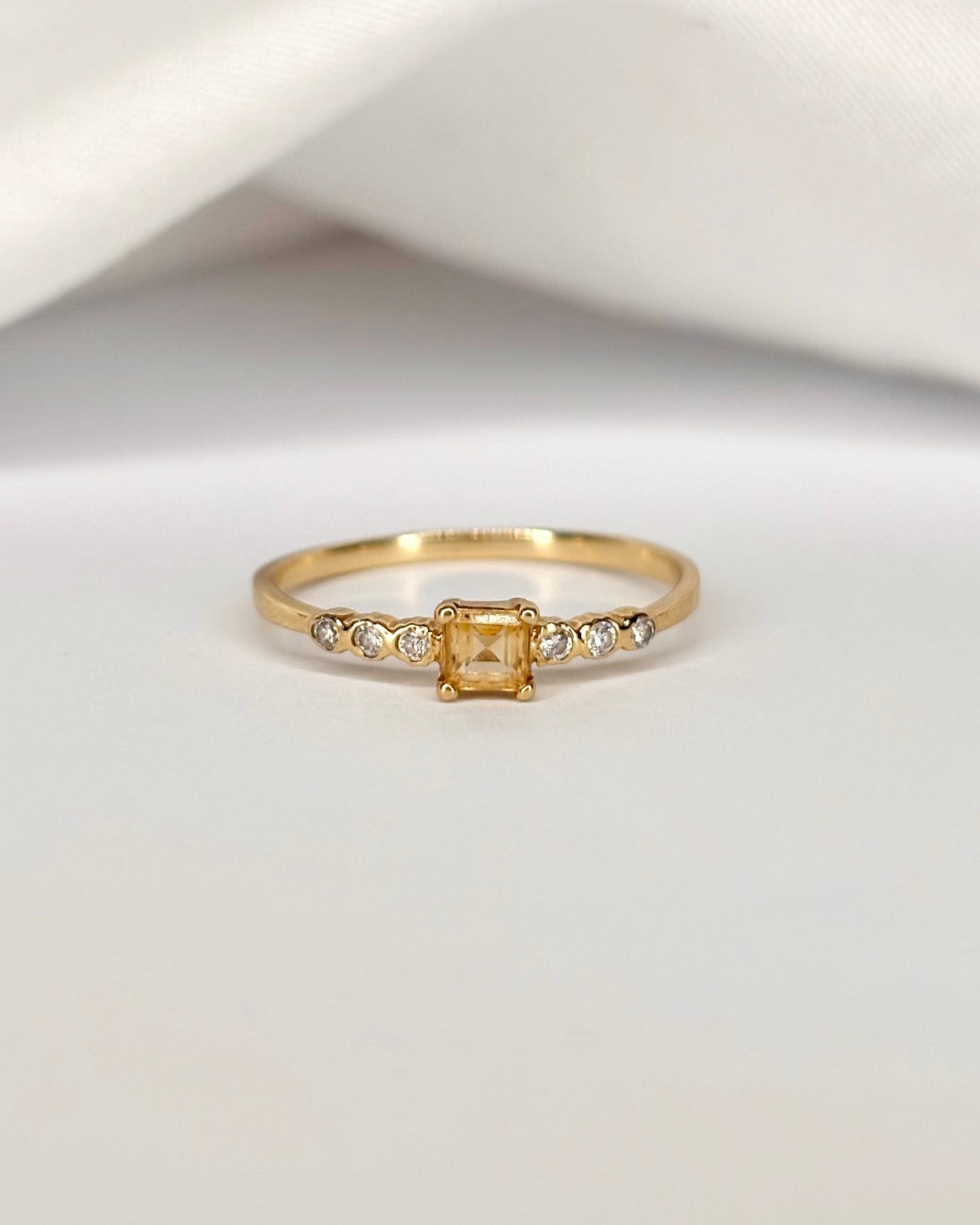 Bague Rivière Citrine &amp; Diamants "Leslie" - Elliade Paris