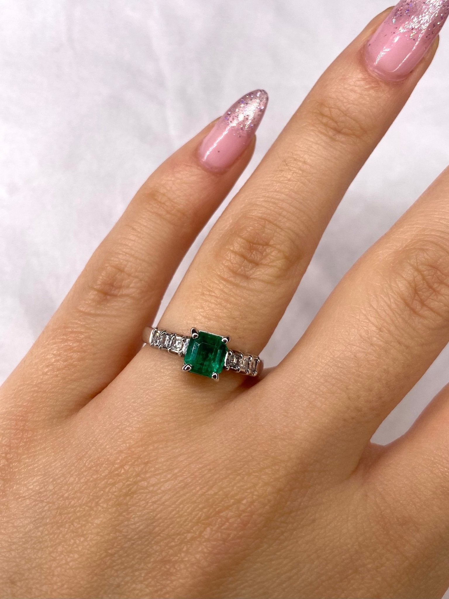 Bague Rivière Émeraude 1.15 carat &amp; Diamants "Tania" - Elliade Paris