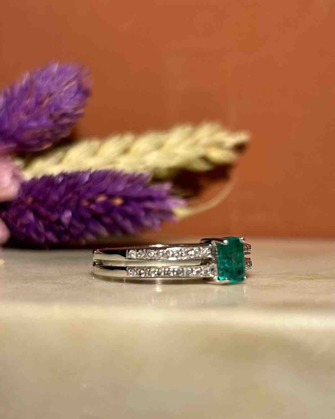 Bague Rivière Emeraude &amp; Diamants "Océane" - Elliade Paris