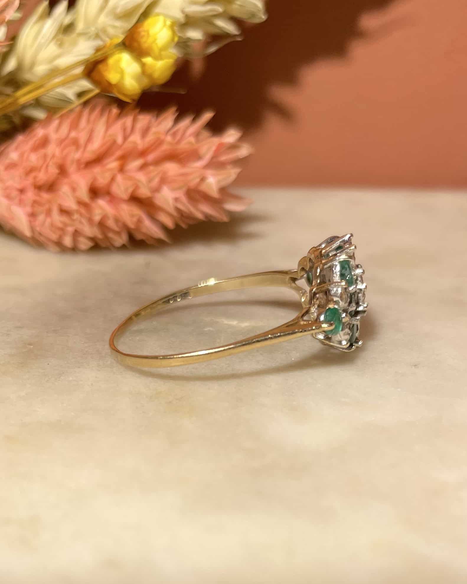Bague Rivière Émeraudes 0.40 carat &amp; Diamants "Shelly" - Elliade Paris