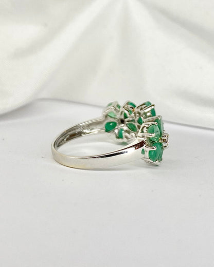 Bague Rivière Émeraudes 2.07 carats &amp; 3 Diamants "Elisa" - Elliade Paris