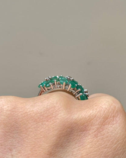 Bague Rivière Émeraudes 2.07 carats &amp; 3 Diamants "Elisa" - Elliade Paris