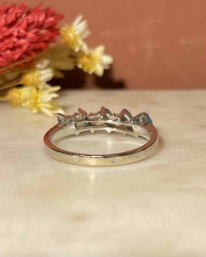 Bague Rivière Emeraudes &amp; Diamants &quot;Candice&quot; - Elliade Paris