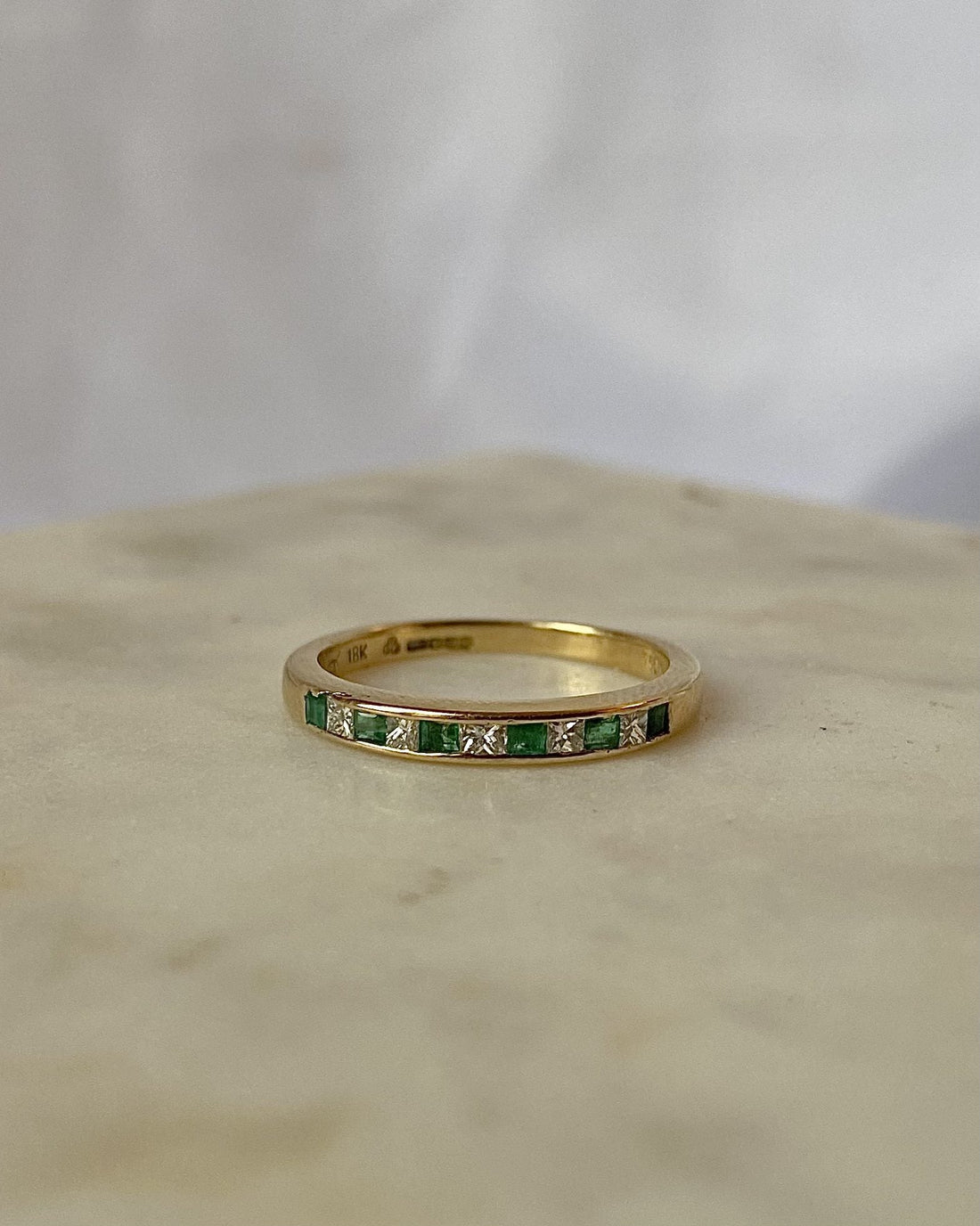 Bague rivière émeraudes &amp; diamants &quot;Marie&quot; - Elliade Paris