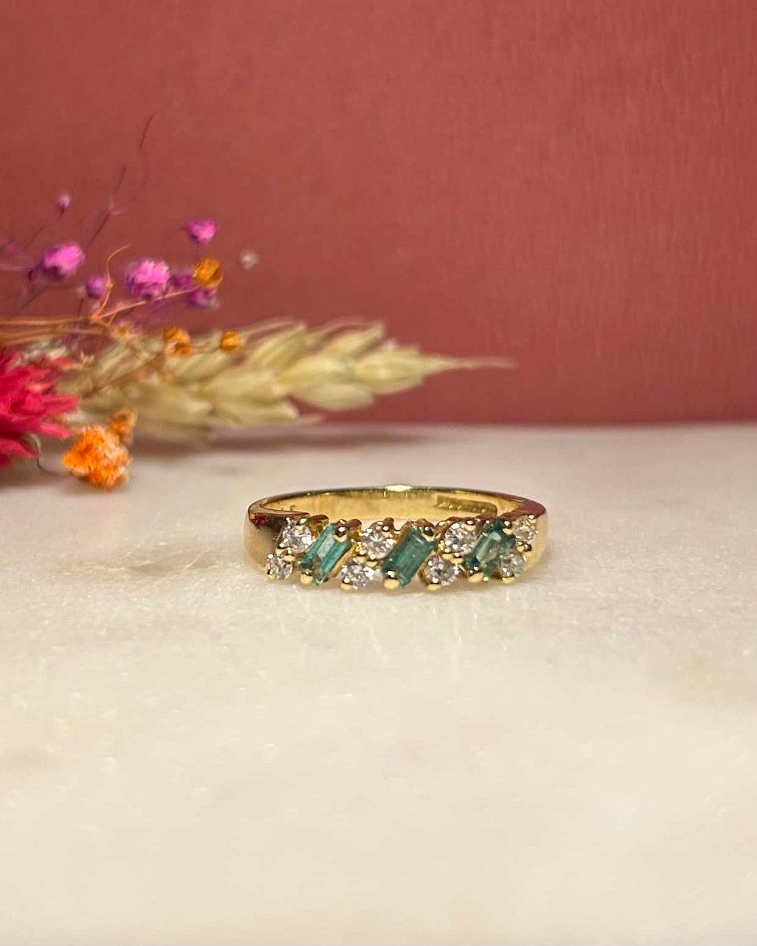 Bague Rivière Emeraudes &amp; Diamants &quot;Mayssa&quot; - Elliade Paris