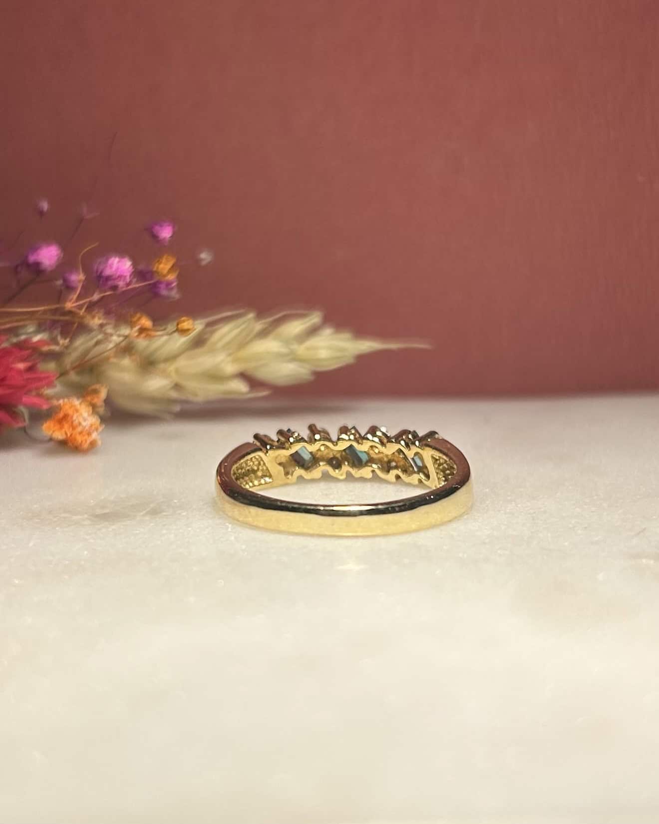 Bague Rivière Emeraudes &amp; Diamants &quot;Mayssa&quot; - Elliade Paris