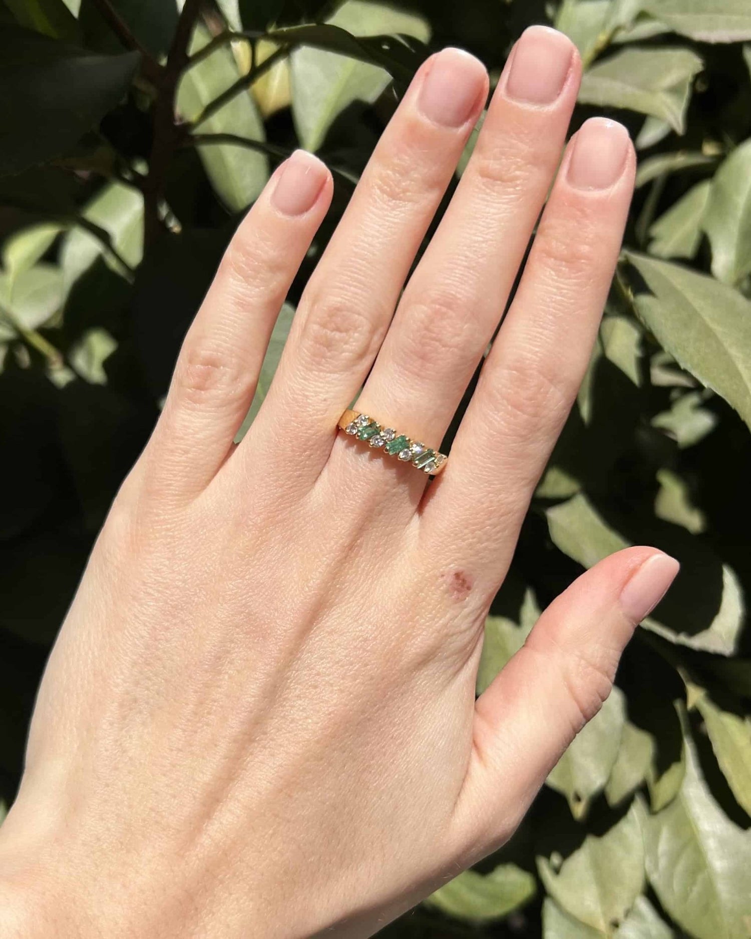 Bague Rivière Emeraudes &amp; Diamants &quot;Mayssa&quot; - Elliade Paris