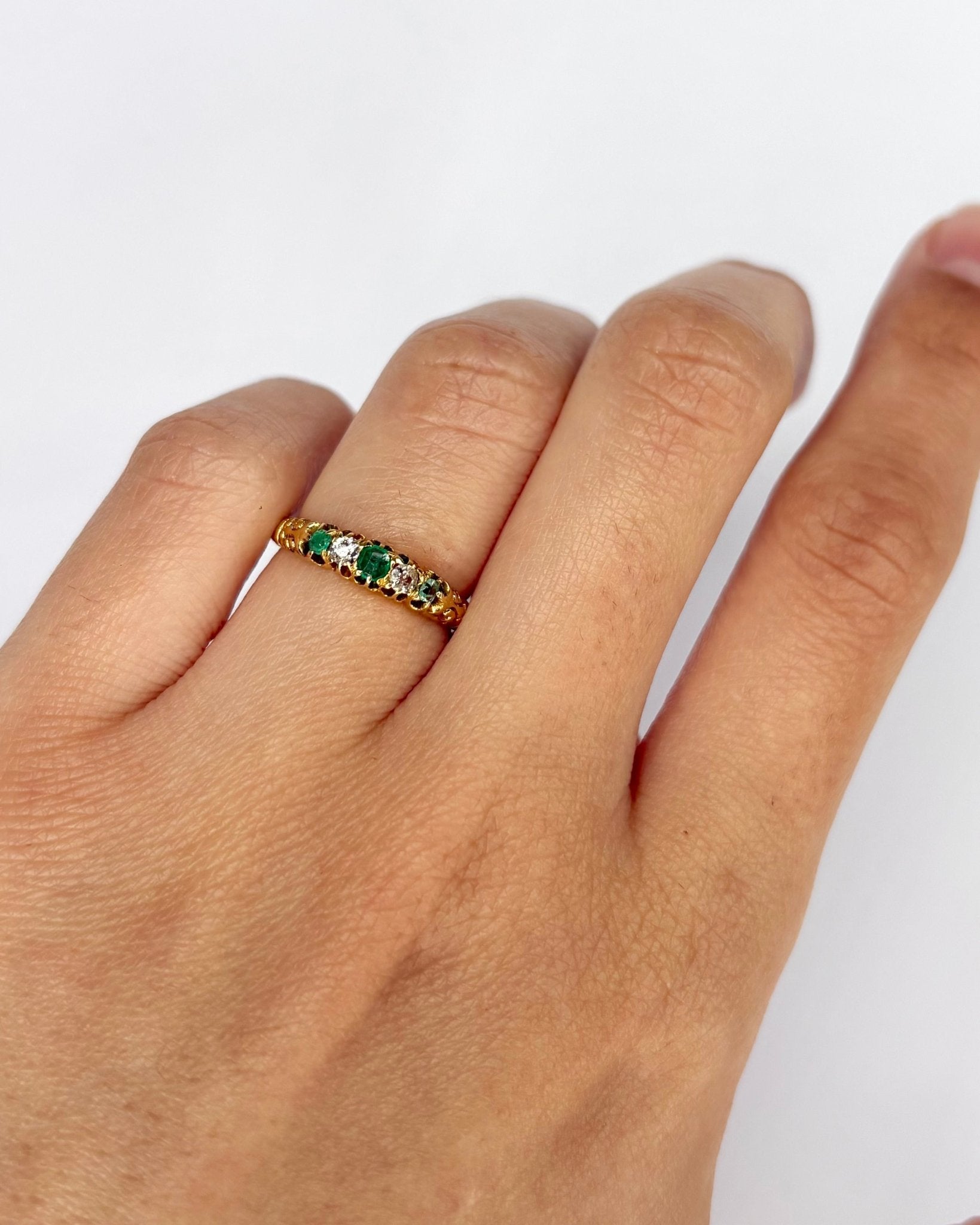 Bague Rivière Émeraudes &amp; Diamants "Naëlle" - Elliade Paris