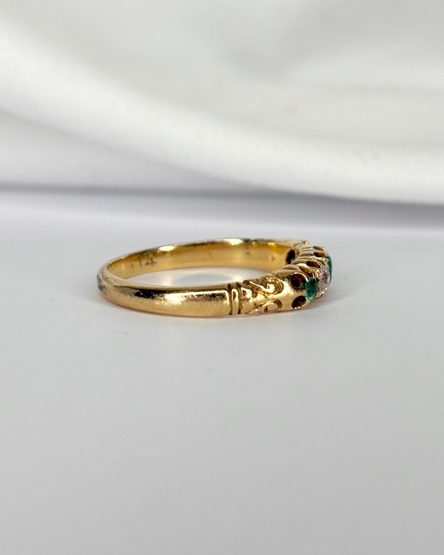 Bague Rivière Émeraudes &amp; Diamants "Naëlle" - Elliade Paris