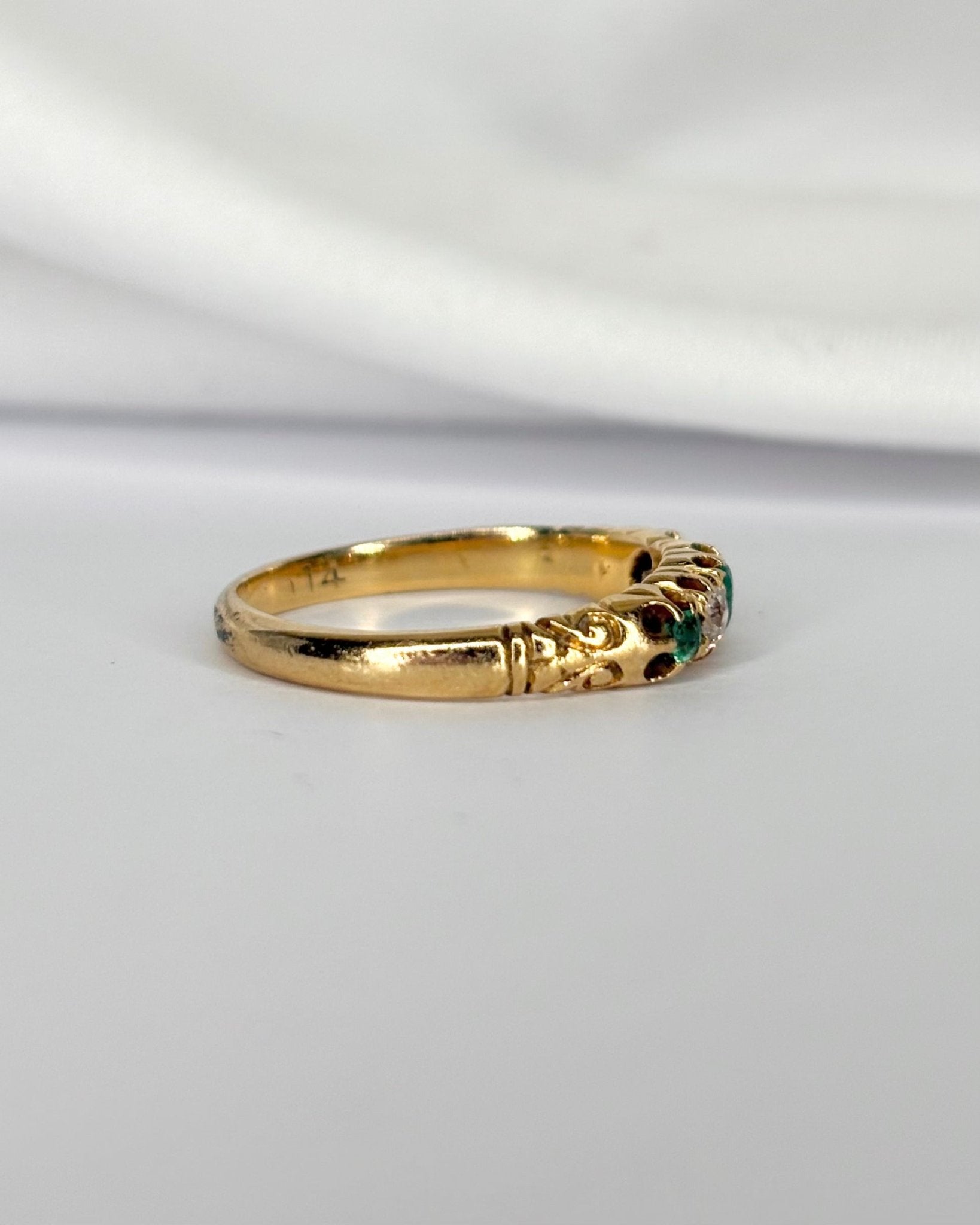 Bague Rivière Émeraudes &amp; Diamants "Naëlle" - Elliade Paris