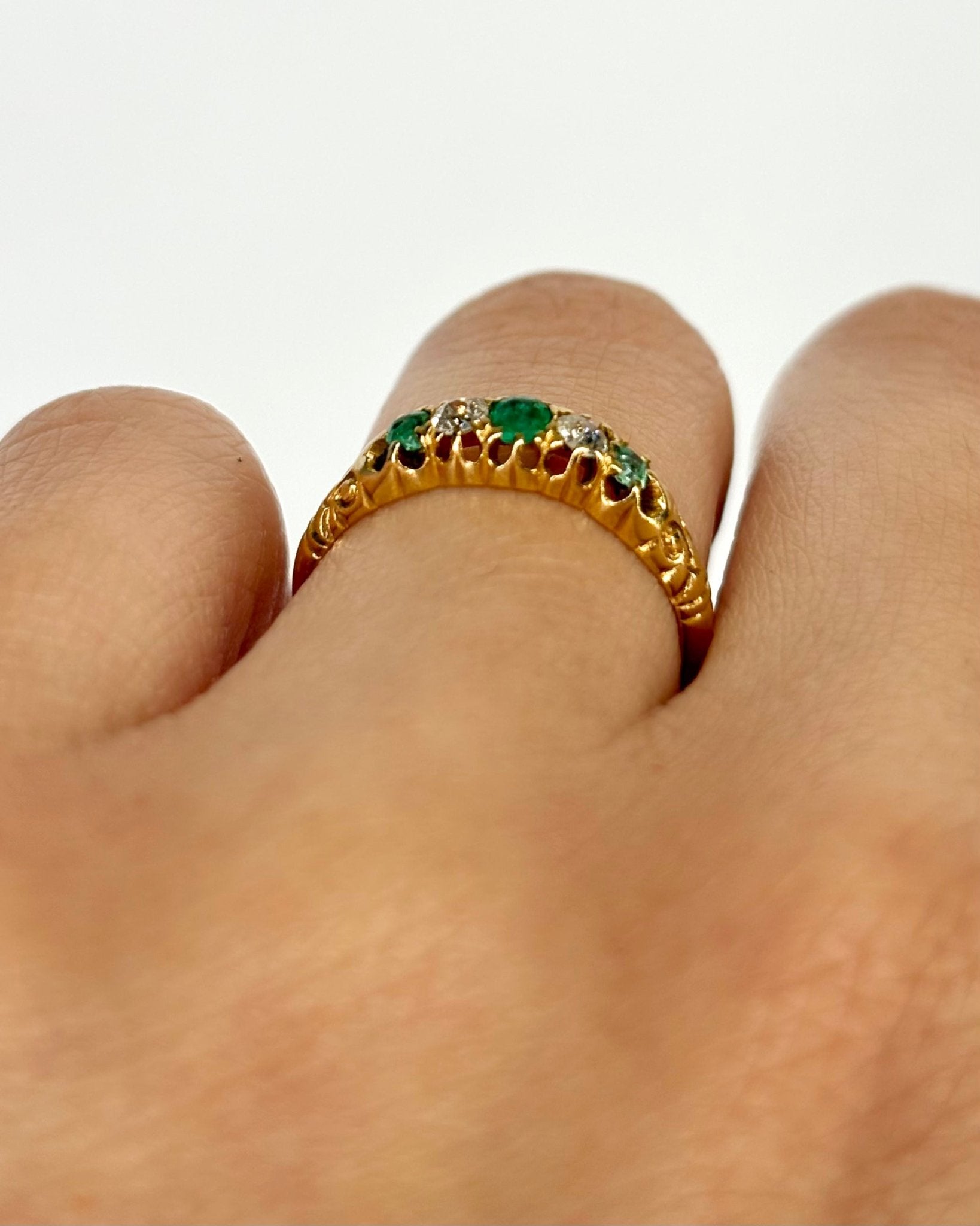 Bague Rivière Émeraudes &amp; Diamants "Naëlle" - Elliade Paris