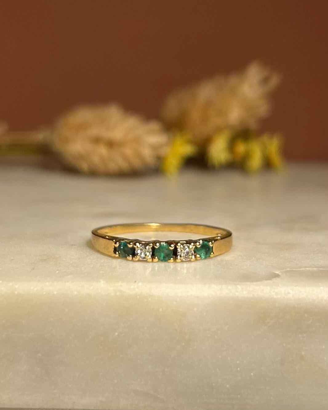 Bague rivière Émeraudes &amp; Diamants "Pauline" - Elliade Paris