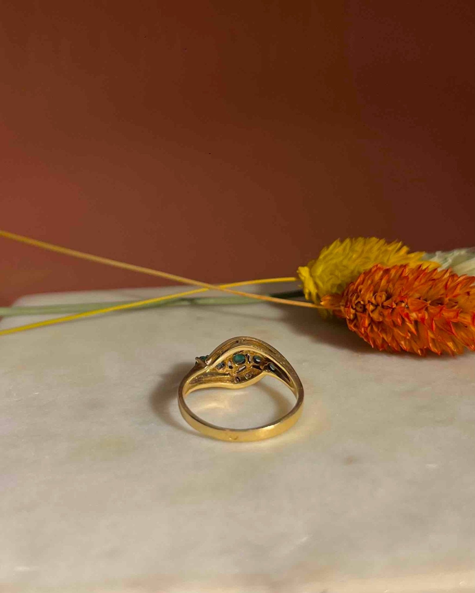 Bague rivière émeraudes &amp; diamants "Servane" - Elliade Paris