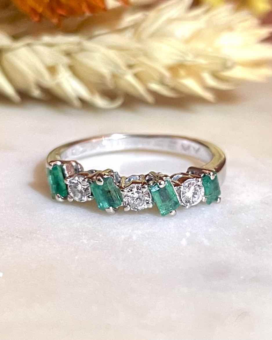 Bague Rivière Emeraudes &amp; Diamants "Vanessa" - Elliade Paris