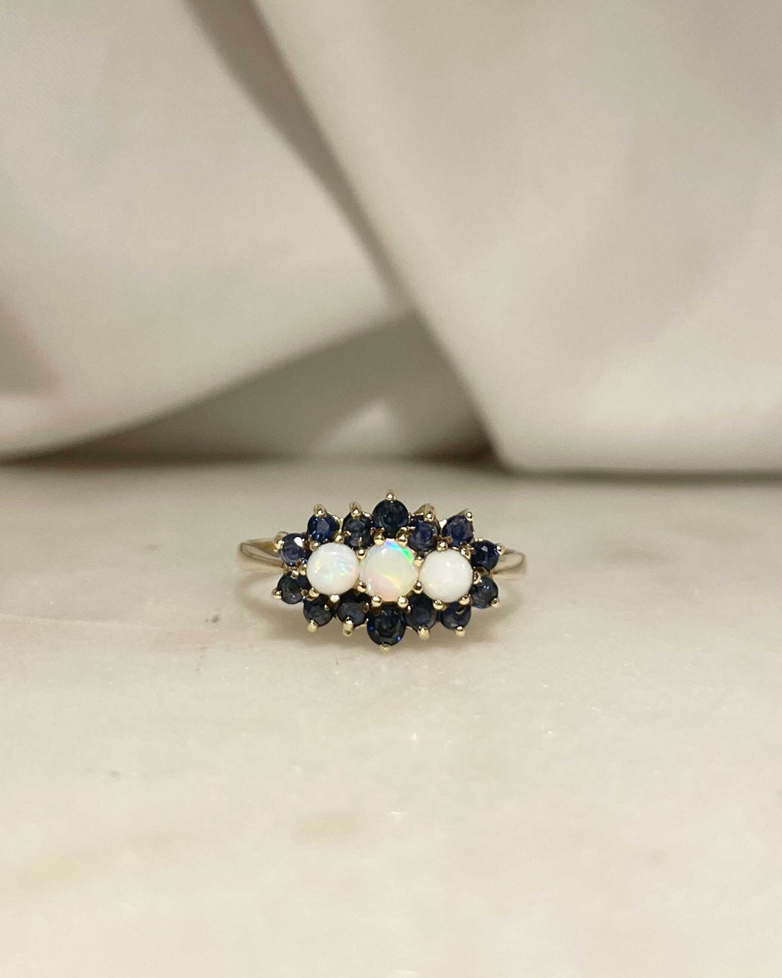 Bague Rivière Fleur Opales &amp; Saphirs &quot;Milou&quot; - Elliade Paris