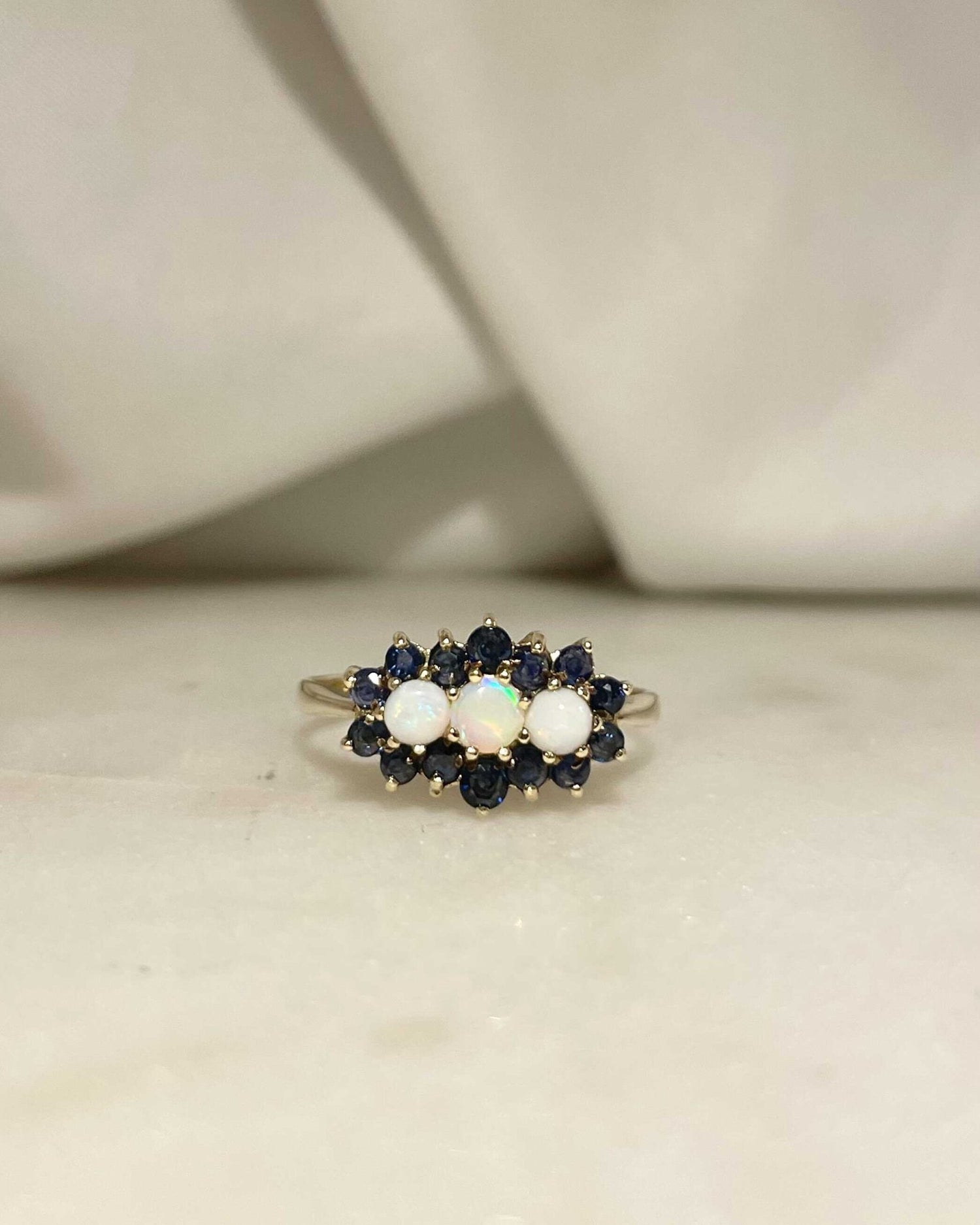 Bague Rivière Fleur Opales &amp; Saphirs &quot;Milou&quot; - Elliade Paris