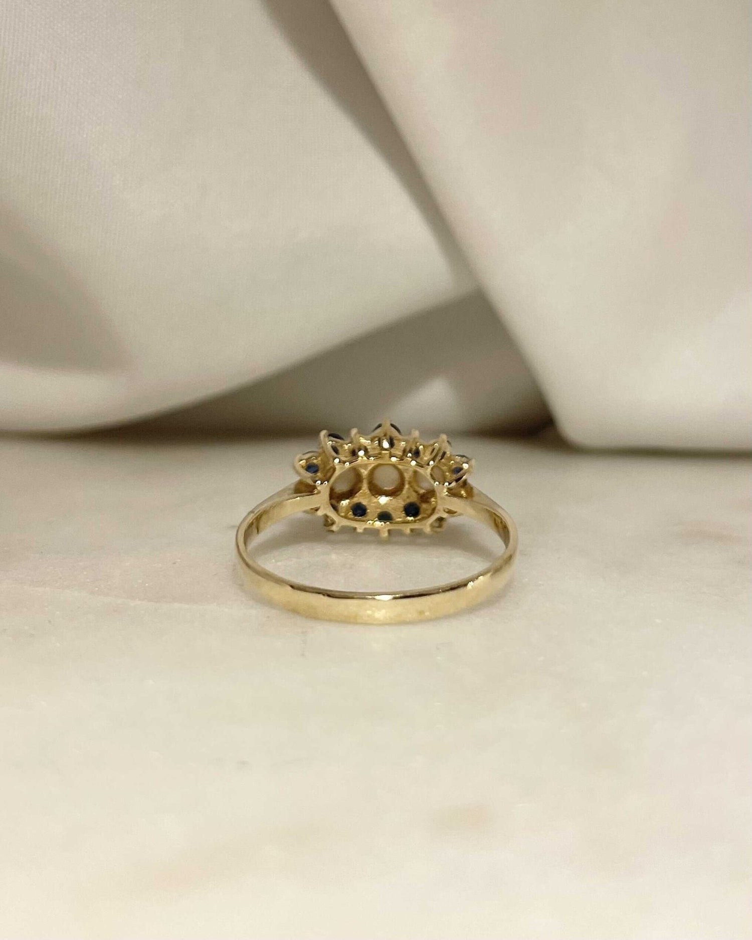 Bague Rivière Fleur Opales &amp; Saphirs &quot;Milou&quot; - Elliade Paris
