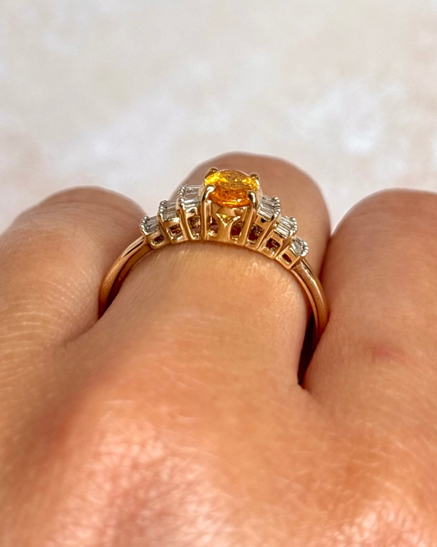 Bague Rivière Grenat Spessartite 1.10 carat &amp; Diamants 0.25 carat "Loïs" - Elliade Paris