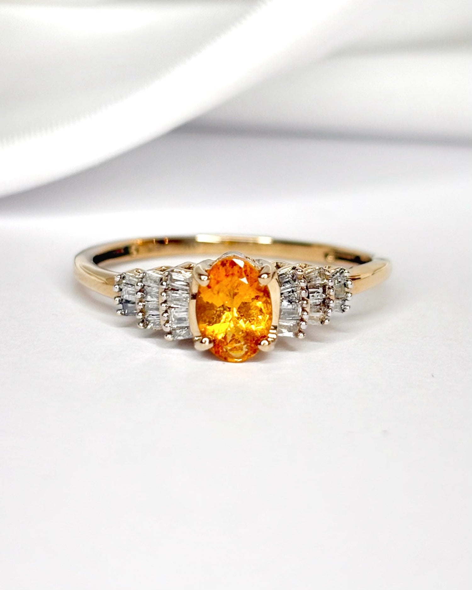 Bague Rivière Grenat Spessartite 1.10 carat &amp; Diamants 0.25 carat "Loïs" - Elliade Paris