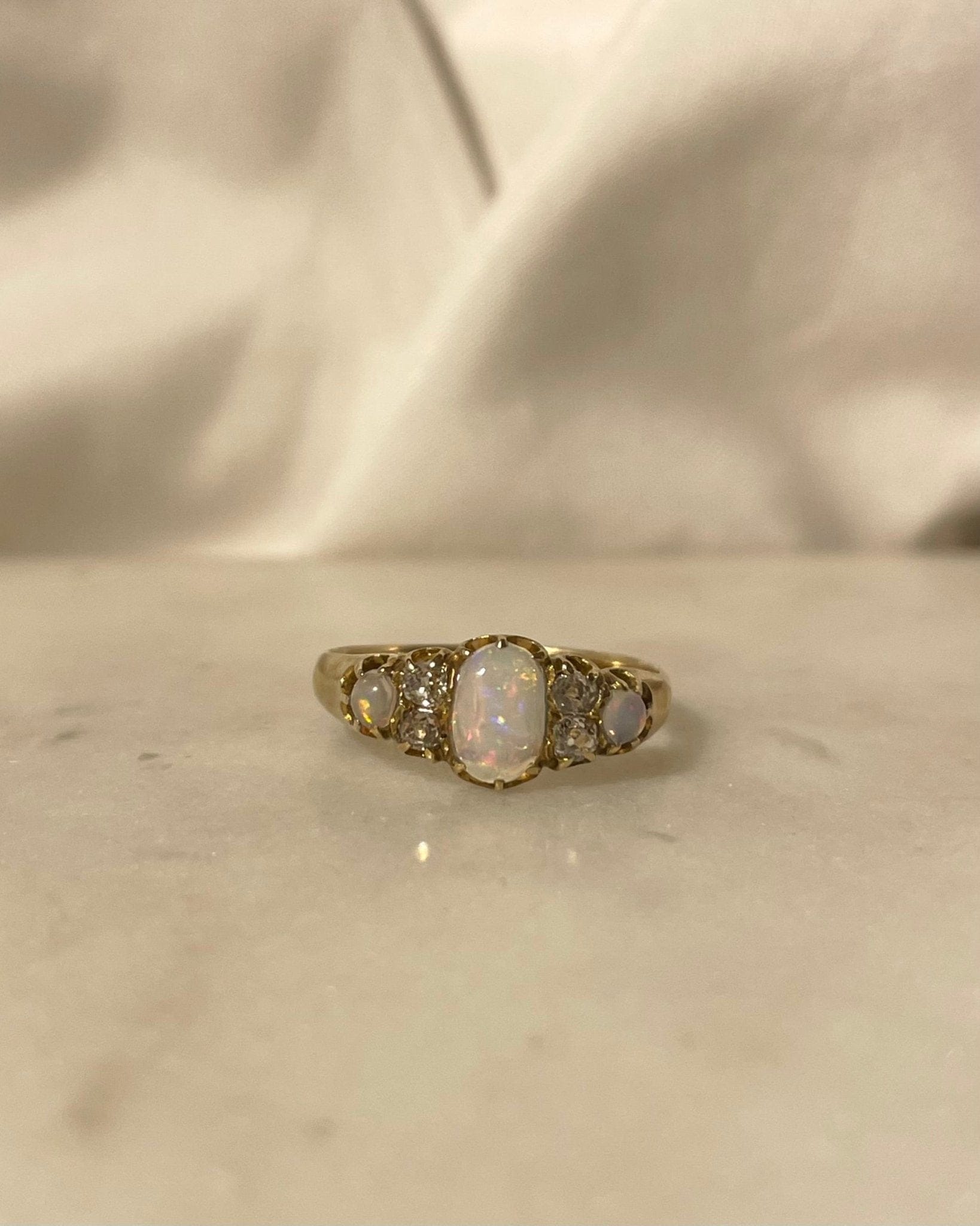 Bague Rivière Opales 0.50 carat &amp; Diamants "Astrid" - Elliade Paris
