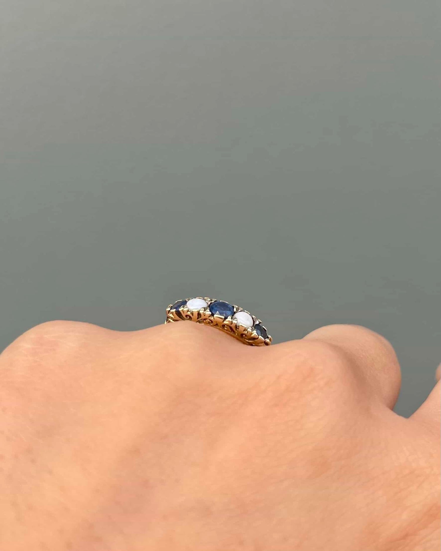 Bague Vintage Rivière Saphirs &amp; Opales &quot;Tia&quot;