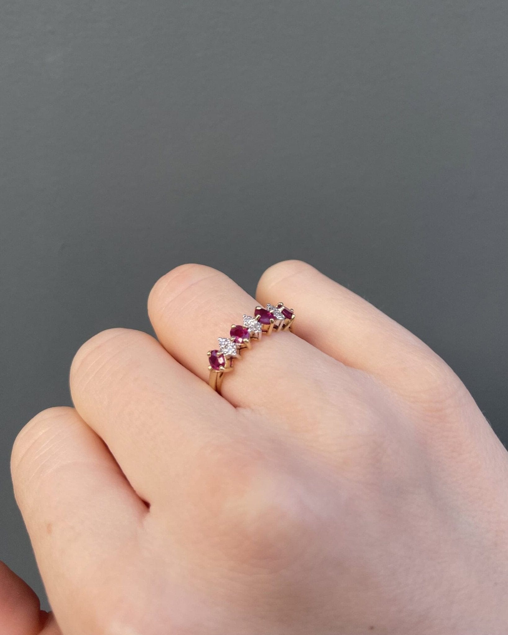 Bague Rivière Rubis 0.68 carat &amp; Diamants "Vania" - Elliade Paris