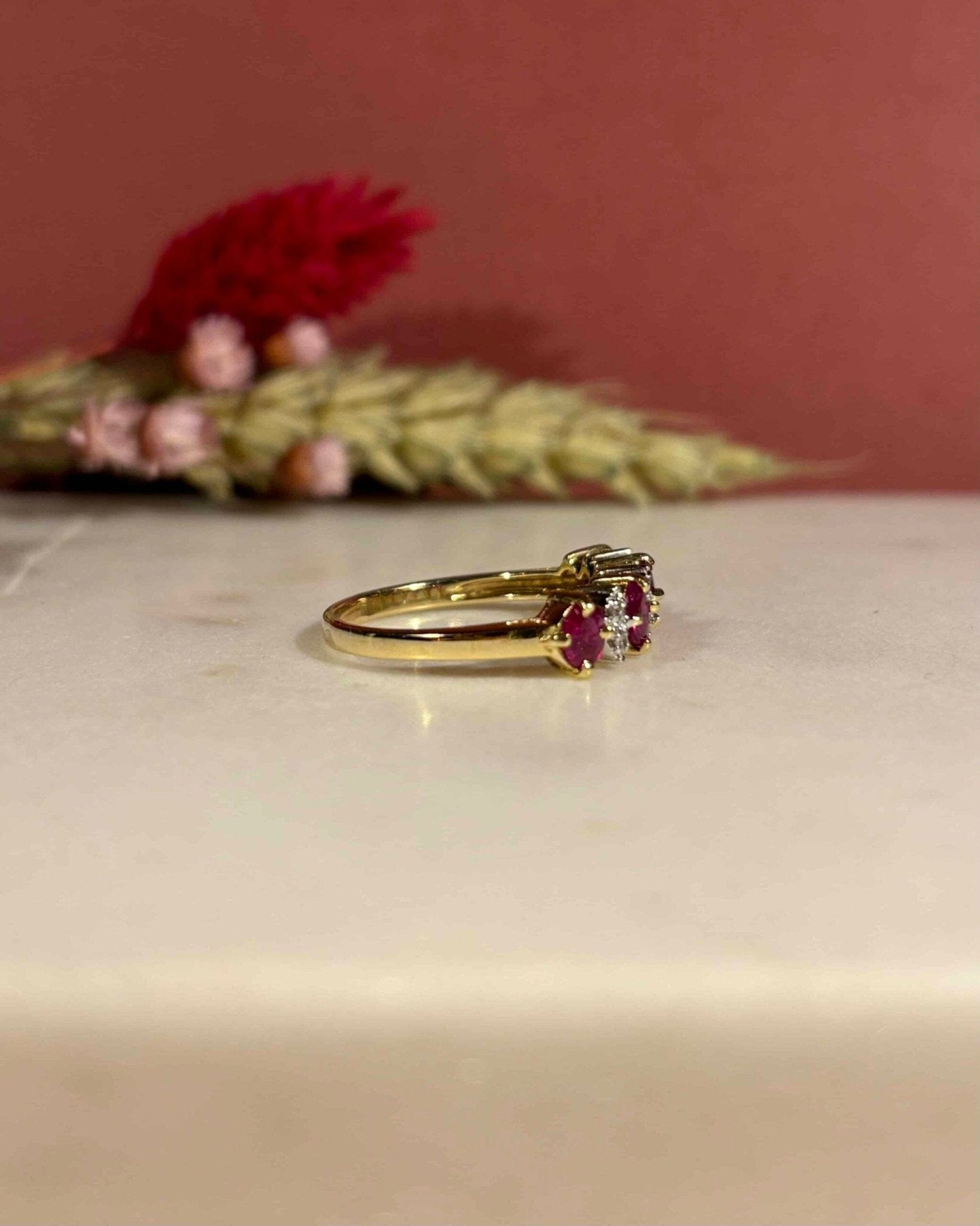 Bague Rivière Rubis 0.68 carat &amp; Diamants "Vania" - Elliade Paris