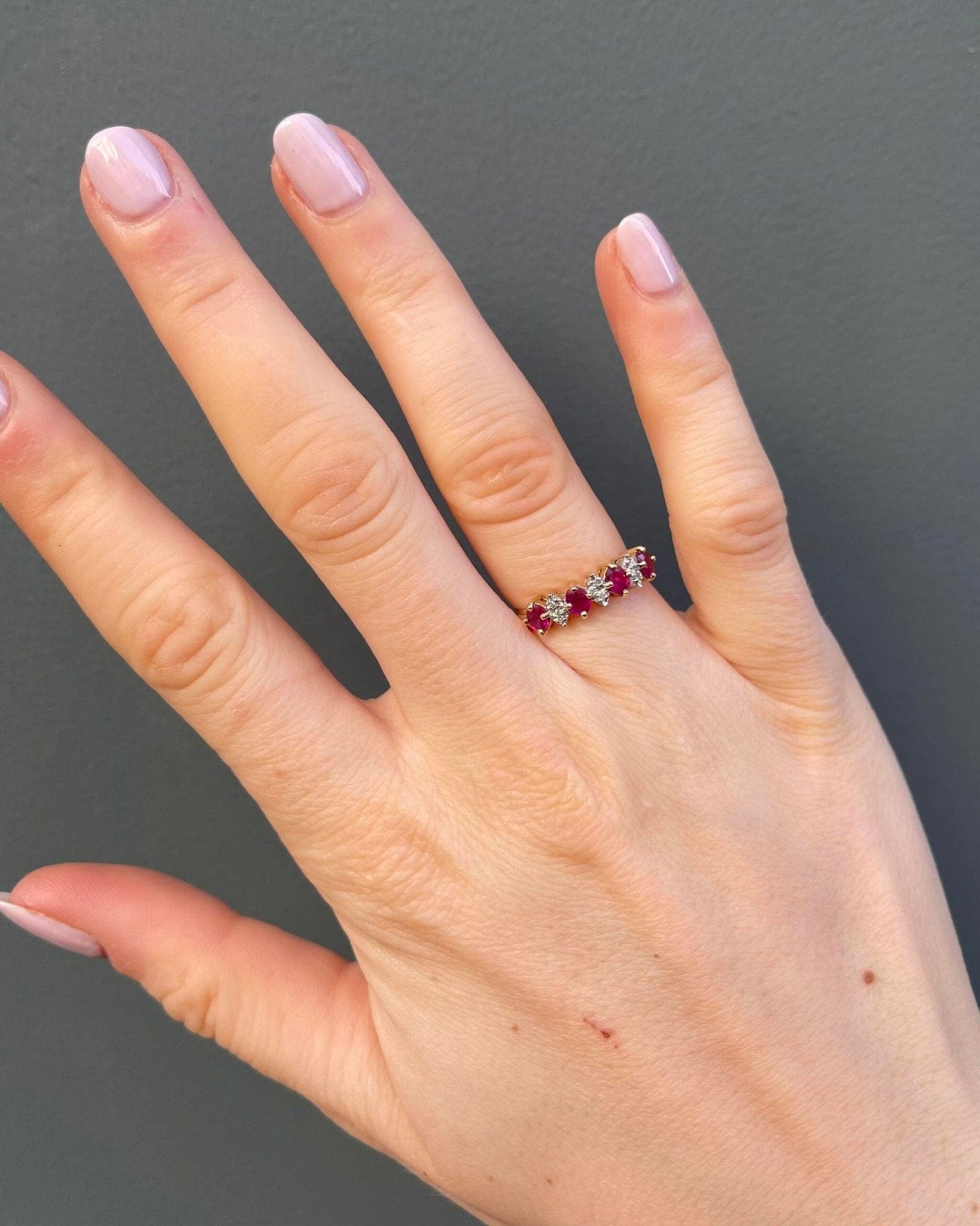Bague Rivière Rubis 0.68 carat &amp; Diamants "Vania" - Elliade Paris