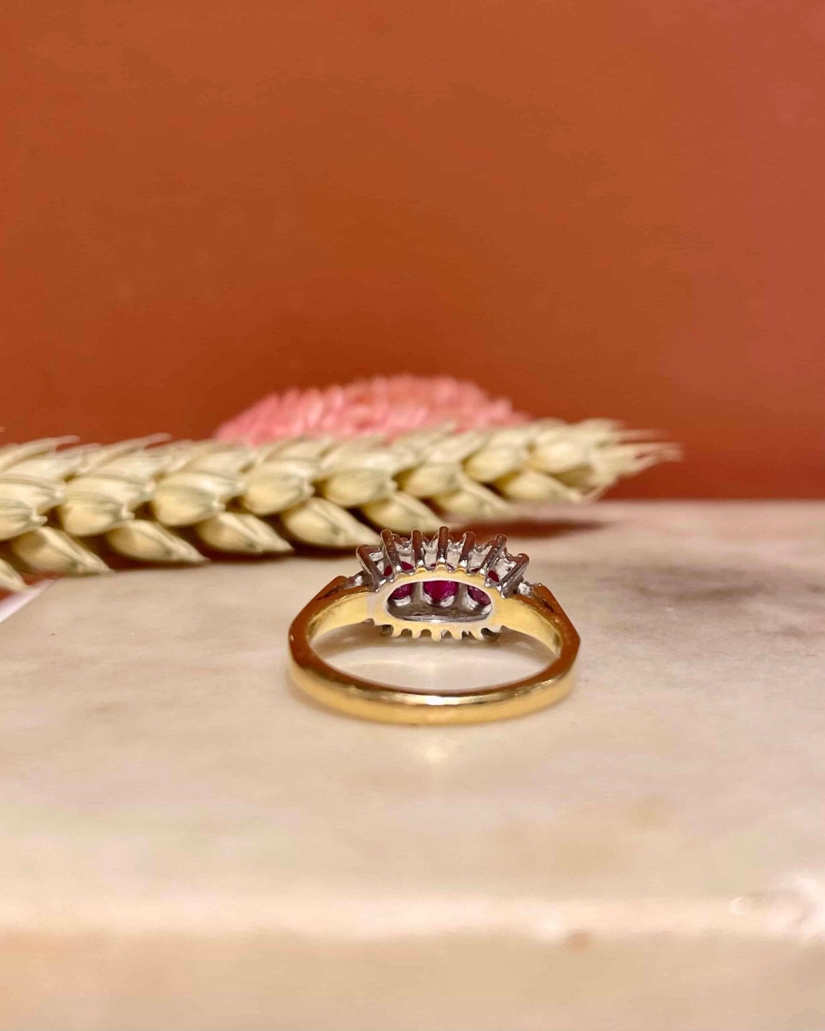 Bague Rivière Rubis 0.90 Carat &amp; 16 Diamants "Riley" - Elliade Paris