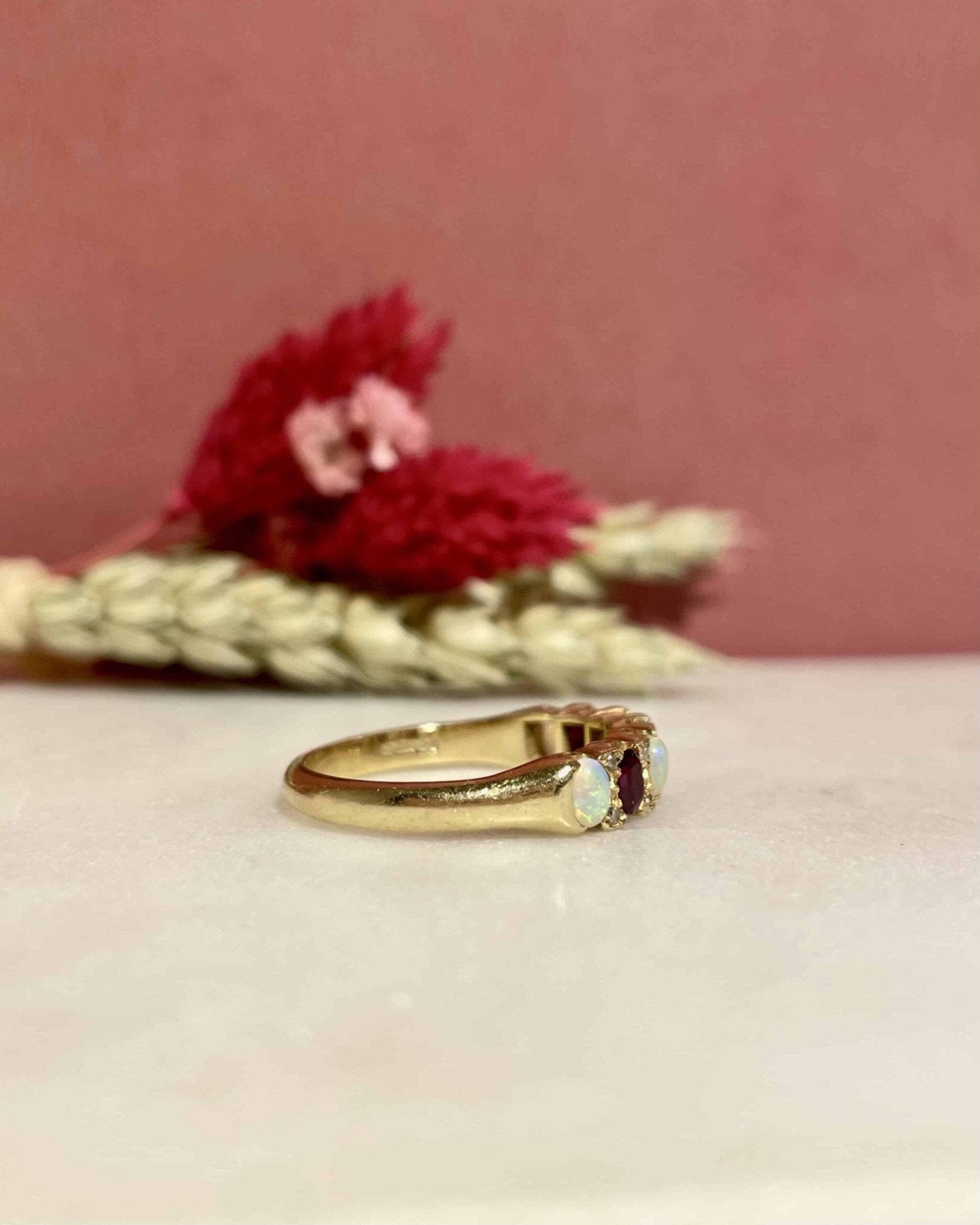 Bague Rivière Rubis &amp; Opales &amp; Diamants "Gemma" - Elliade Paris