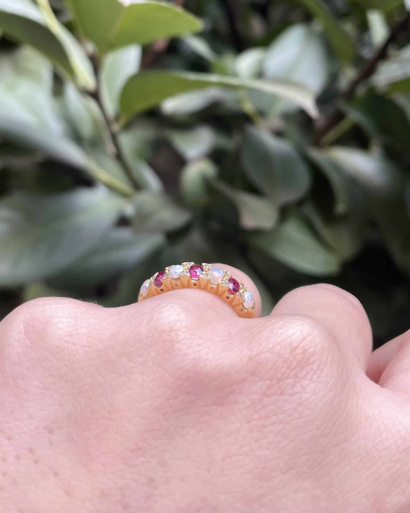 Bague Rivière Rubis &amp; Opales &amp; Diamants "Gemma" - Elliade Paris