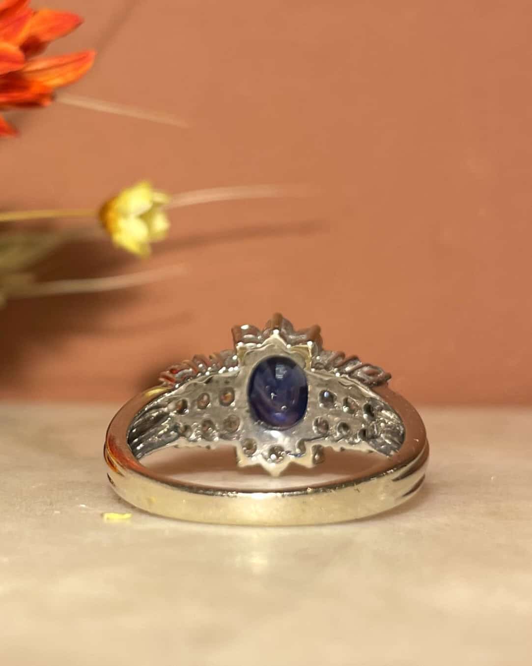 Bague Rivière Saphir 0.90 Carat &amp; 24 Diamants "Jezebel" - Elliade Paris