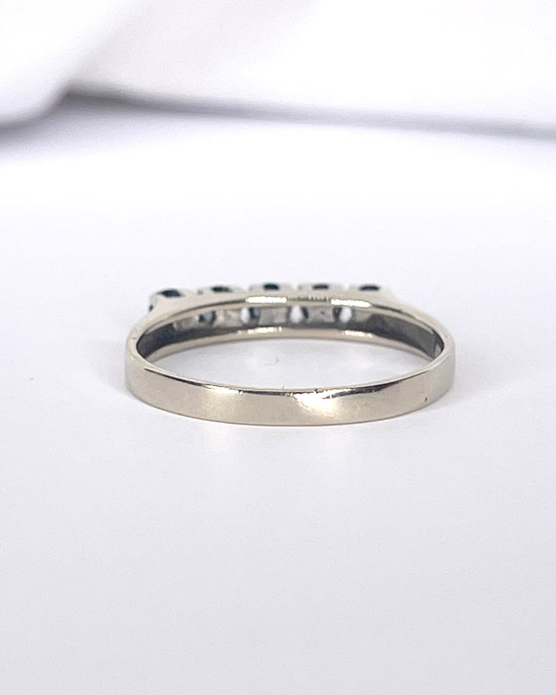 Bague Rivière Saphirs 0.30 carat "Lara" - Elliade Paris
