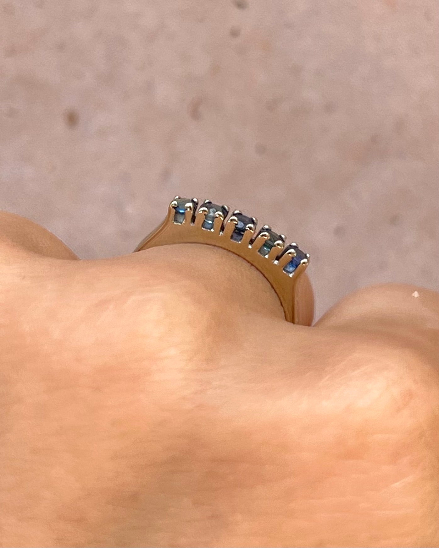 Bague Rivière Saphirs 0.30 carat "Lara" - Elliade Paris