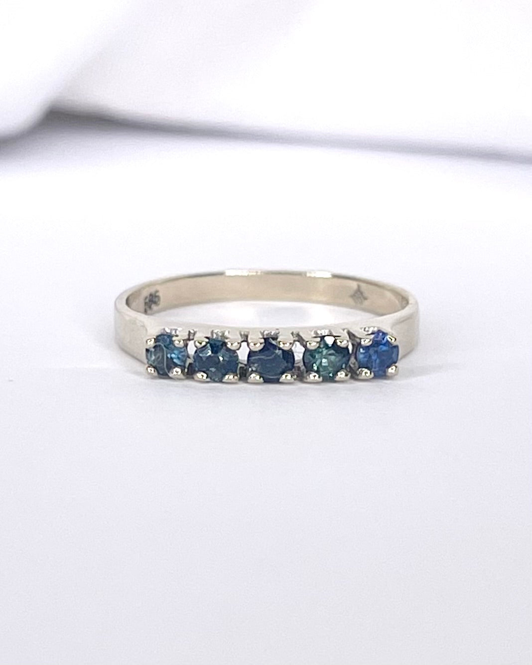 Bague Rivière Saphirs 0.30 carat "Lara" - Elliade Paris