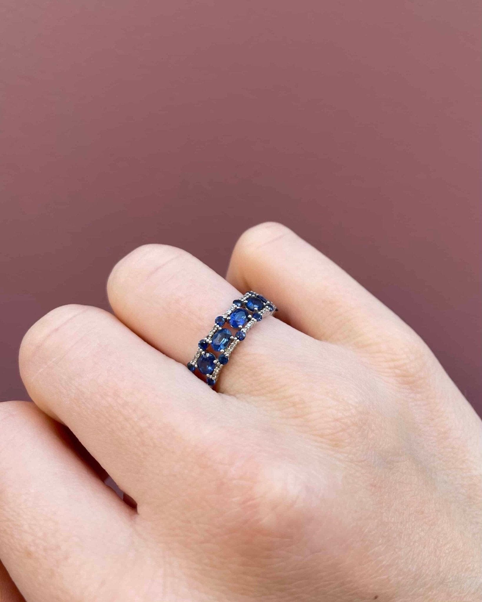 Bague Rivière Saphirs 1.30 Carat &amp; Diamants "Genesis" - Elliade Paris