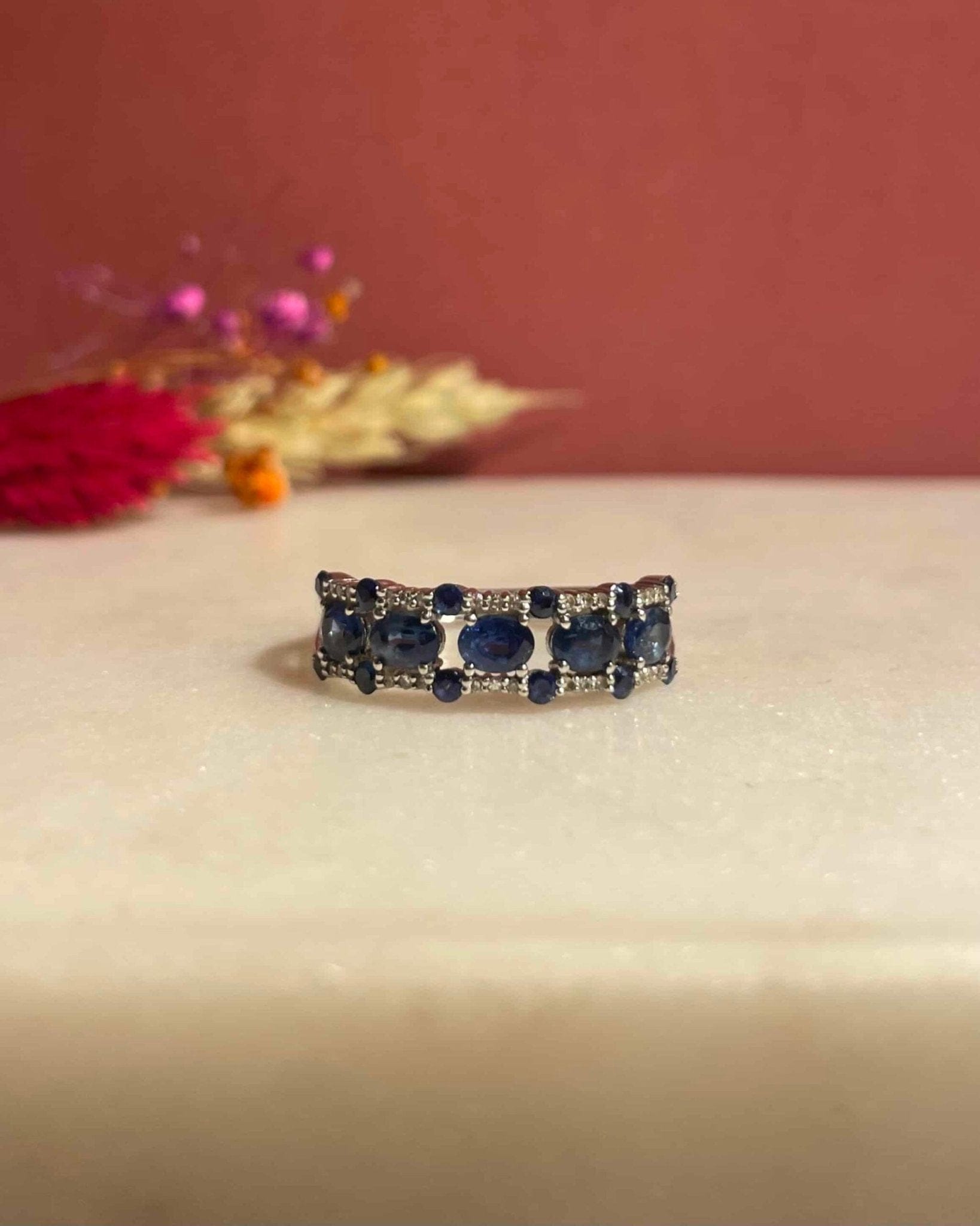 Bague Rivière Saphirs 1.30 Carat &amp; Diamants "Genesis" - Elliade Paris