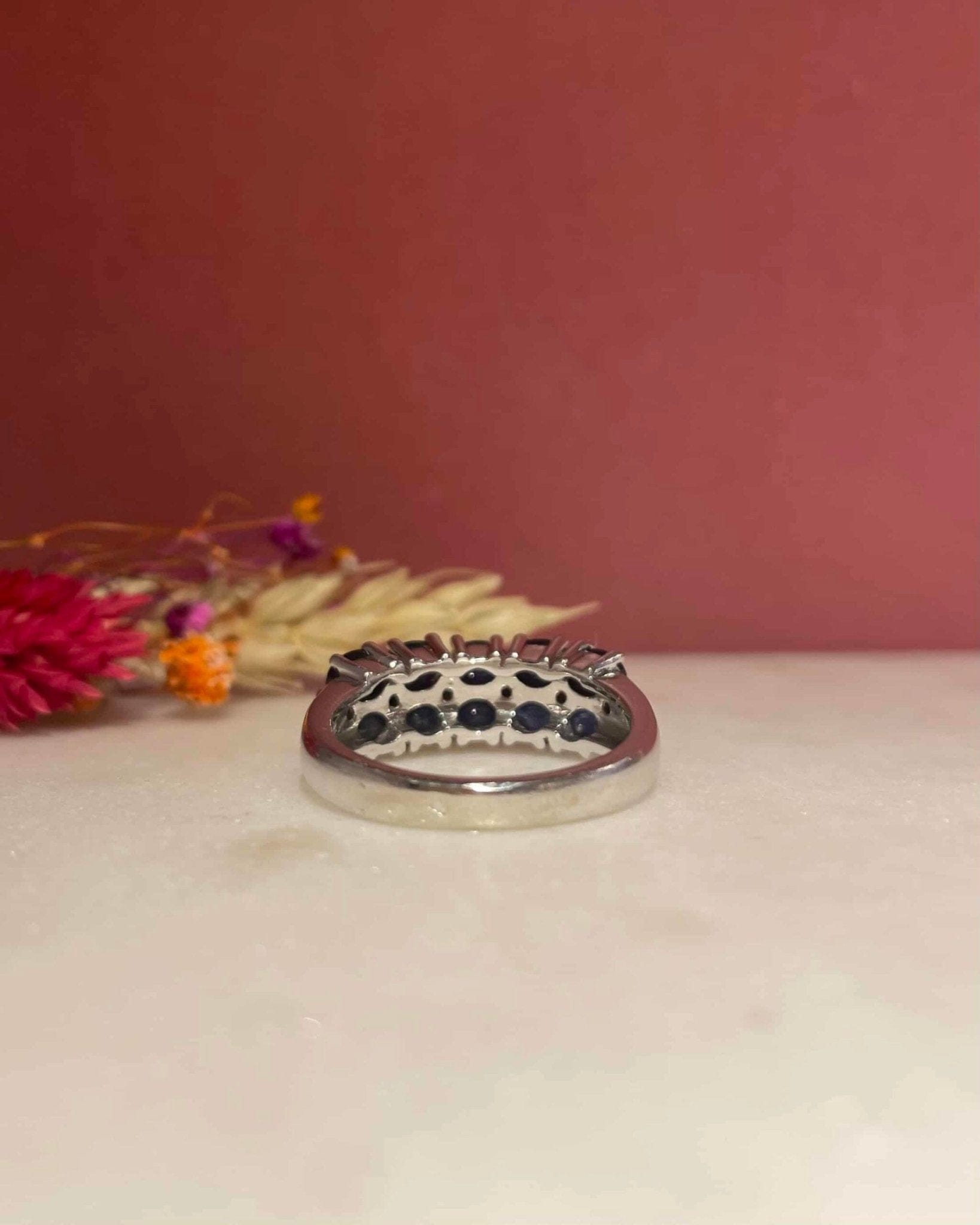 Bague Rivière Saphirs 3.50 carats &amp; Diamants "Saule" - Elliade Paris