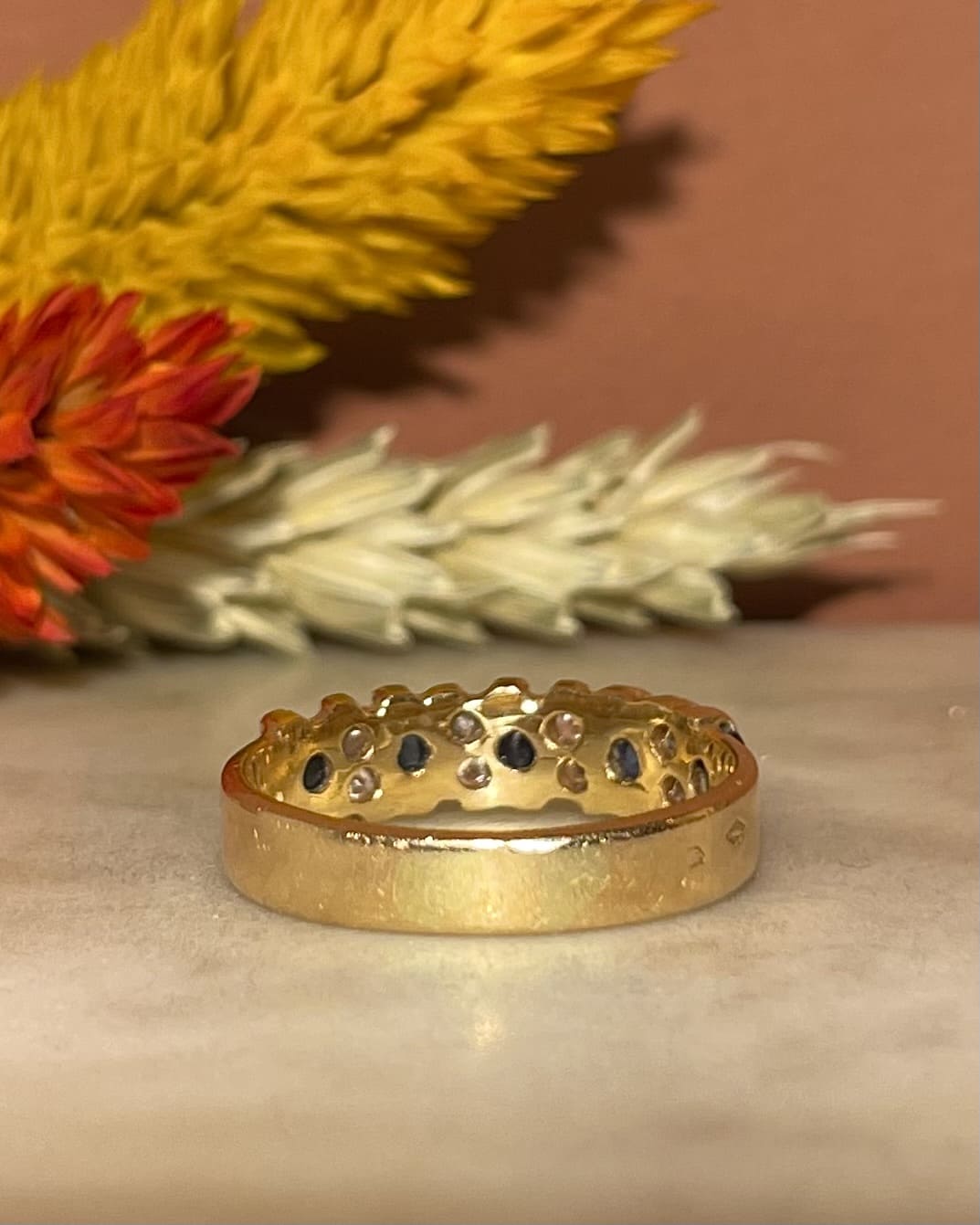 Anillo de río &quot;Jolanne&quot; con 5 zafiros y 8 diamantes