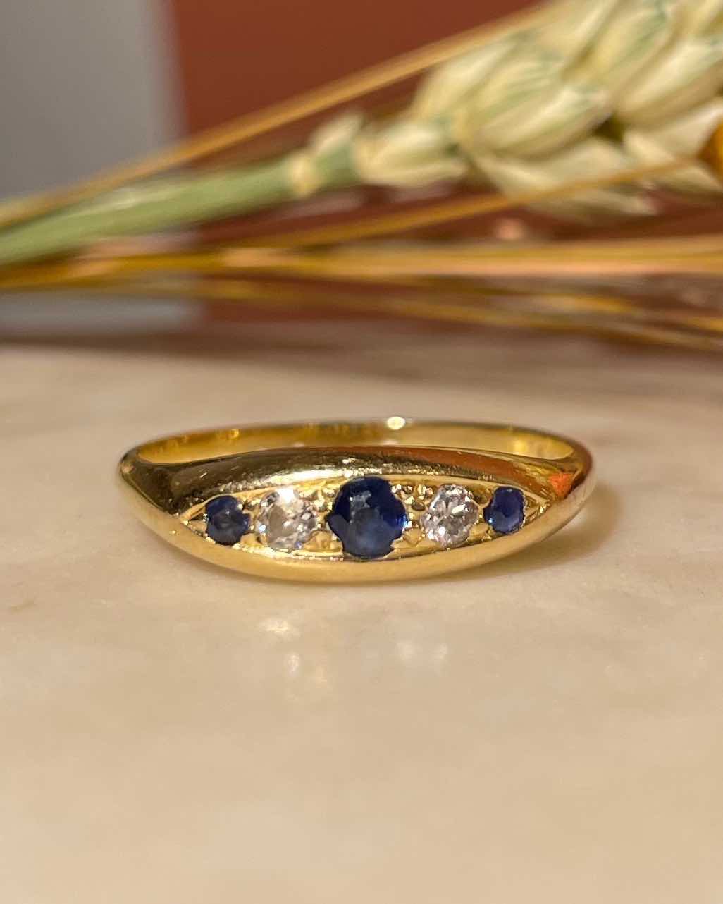 Bague rivière Saphirs &amp; diamants &quot;Auriane&quot; - Elliade Paris