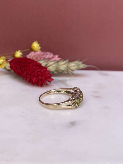 Bague Rivière Saphirs Jaunes &amp; Diamants &quot;Ophélie&quot; - Elliade Paris
